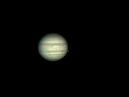 Jupiter mit Mond und Schatten am 26-12-24 um 23 31 MEZ - STF + ASI 178MC